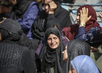 Al menos 40 muertos en Gaza tras bombardeos israelíes y una estampida en un punto de reparto de comida