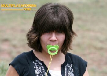 Adultos con chupete: La nueva y polémica moda para combatir el estrés y la ansiedad