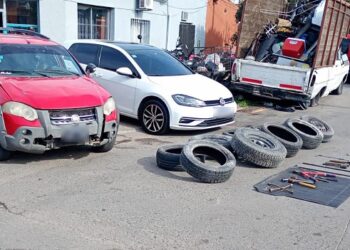 La Policía de la Ciudad detuvo a dos roba ruedas tras una persecución que terminó en Lomas de Zamora