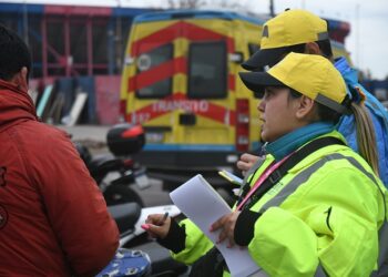 Operativos de Saturación en Flores y Constitución: dos detenidas por venta de droga, una clausura y 45 vehículos incautados