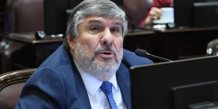 José Mayans: “Milei no sabe dónde está parado”