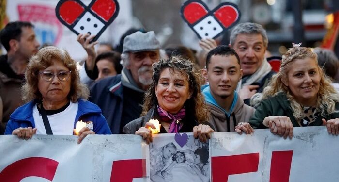 Trabajadores del Garrahan volvieron a reclamar con una «Caminata de las Velas» al Obelisco