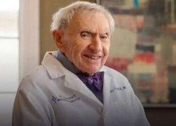 Howard Tucker, el neurólogo de 102 años, revela sus secretos para mantenerse física y mentalmente bien