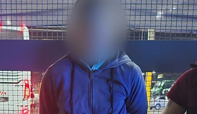 Prófugo por homicidio y cómplice detenidos por la Policía de la Ciudad tras robar un auto en Barracas. Entre ambos sumaban 16 antecedentes