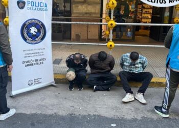 La Policía de la Ciudad detuvo en Retiro a tres colombianos indocumentados que circulaban con dosis de marihuana
