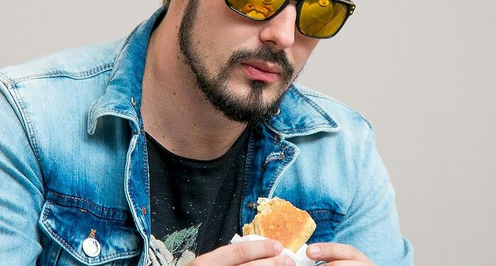 Cuando comen, algunas personas dejan lo mejor para el final