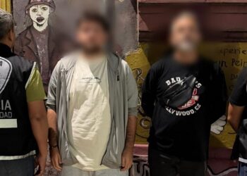 La Policía de la Ciudad descubrió a dos guías de turismo que vendían entradas falsas a extranjeros por más 100 euros para ver a Huracán