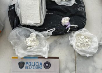 La Policía de la Ciudad secuestró 6 kilos de cocaína y detuvo a cuatro peruanos