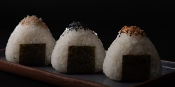 Onigiri, la comida japonesa que pasó del animé a colarse entre las empanadas porteñas