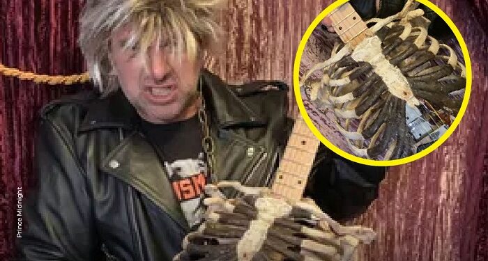 El músico Prince Midnight fabricó una guitarra con el esquleto de su tío