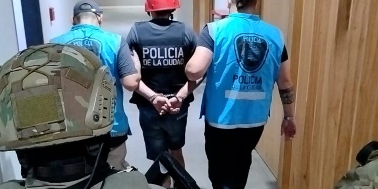 Detuvieron en Barracas a un prófugo buscado en Rosario por una causa de narcotráfico