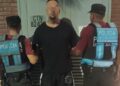 Un italiano con un arma y una placa falsa de la policía fue detenido en Villa Pueyrredón