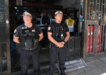 Operativo en Pompeya y Parque Patricios: inspeccionaron siete locales y secuestraron más de 3 mil artículos de venta callejera