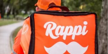 Repartidores de Apps necesitan hacer 454 pedidos mensuales para no ser pobres en Argentina