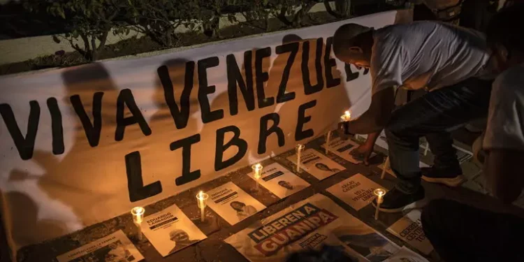 Venezolanos esperanzados, a un mes de la captura de Maduro