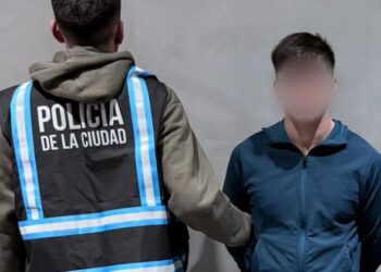 La Policía de la Ciudad detuvo en La Boca a un delincuente de 20 años buscado por dos homicidios y un robo agravado cometidos cuando era menor