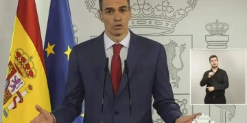 Pedro Sánchez recupera el ‘No a la guerra’ y avisa que España no será «cómplice» solo por miedo a represalias