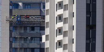 El precio de la vivienda en España sube un 14,3 % en el primer trimestre y roza los 2.000 euros/m2