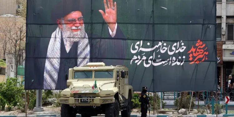 El Ejército iraní promete “acciones más devastadoras” y ataca un centro de datos de Amazon