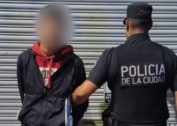 La Policía de la Ciudad detuvo a dos “rompeportones” que robaban edificios ingresando por los garajes. Uno tenía varios antecedentes y una condena