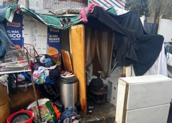 La Policía de la Ciudad detuvo a cuatro personas y secuestró objetos robados y armas blancas al levantar una ranchada en Parque Chacabuco