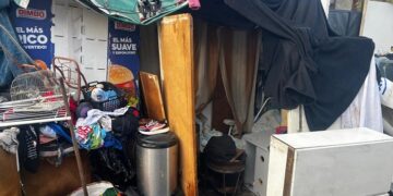 La Policía de la Ciudad detuvo a cuatro personas y secuestró objetos robados y armas blancas al levantar una ranchada en Parque Chacabuco