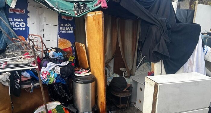 La Policía de la Ciudad detuvo a cuatro personas y secuestró objetos robados y armas blancas al levantar una ranchada en Parque Chacabuco