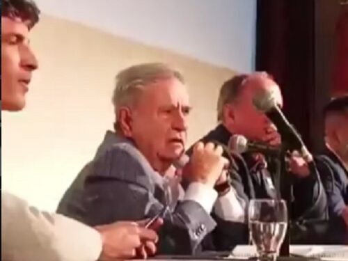 Eduardo Duhalde recibió abucheos en una conferencia politica