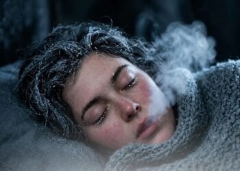 Estudiosos indican que dormir en un ambiente frío podría ayudar a quemar grasas