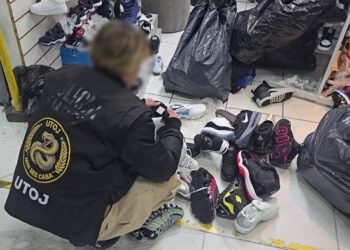 La Policía de la Ciudad secuestró en Flores más de 5 mil pares de zapatillas de contrabando y mercadería apócrifa por un valor de más de 240 millones de pesos