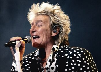 Rod Stewart se descompensó en pleno show y necesitó oxígeno artifical