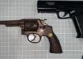 La Policía de la Ciudad detuvo en la Villa 1-11-14 a dos dealers con doce antecedentes delictivos. Secuestró armas y más de un kilo de marihuana