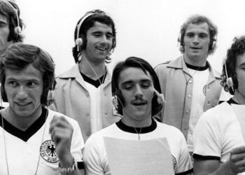 Lumiton presenta «La historia no oficial de los mundiales»