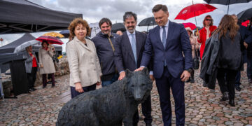 Vilna y Roma: Capitales conectadas por lobos míticos instalan obras de arte italianas en la colina de Gediminas