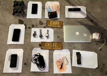 Un senegalés con 25 antecedentes y tobillera electrónica fue detenido por la Policía de la Ciudad, junto a un paraguayo, con mercadería presuntamente robada