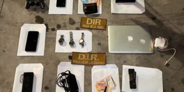 Un senegalés con 25 antecedentes y tobillera electrónica fue detenido por la Policía de la Ciudad, junto a un paraguayo, con mercadería presuntamente robada