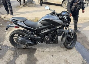 La Policía de la Ciudad detuvo a un joven ladrón de motos con pedido de captura, tras una persecución que terminó en el conurbano bonaerense