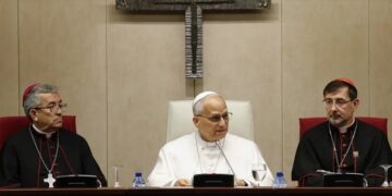 El papa pide a los obispos que respondan con escucha, justicia y reparación a los abusos