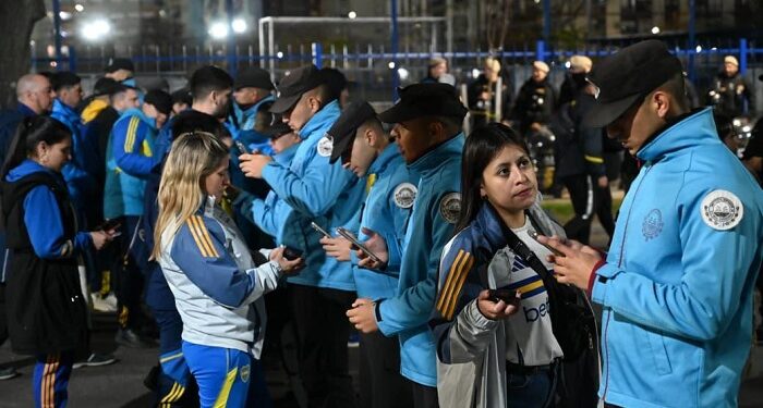 Operativo de la Ciudad en Boca-Universidad Católica: 23 hinchas chilenos con derecho de admisión, 18 micros inspeccionados y 42 trapitos demorados