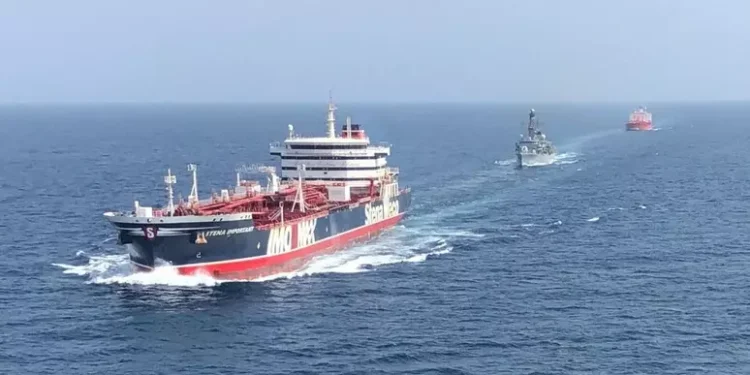 El estrecho de Ormuz bloqueado nuevamente: Irán y Estados Unidos se atacan recíprocamente