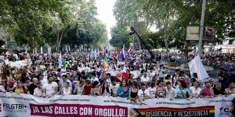 Un millón de personas se alzan como un «muro» contra la ola ultra en el Orgullo 2026 en Madrid