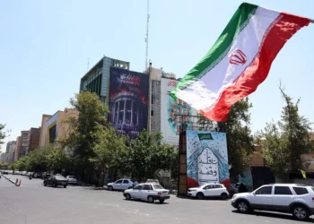Estados Unidos interrumpe los bombardeos a Irán mientras Donald Trump espera una solución diplomática