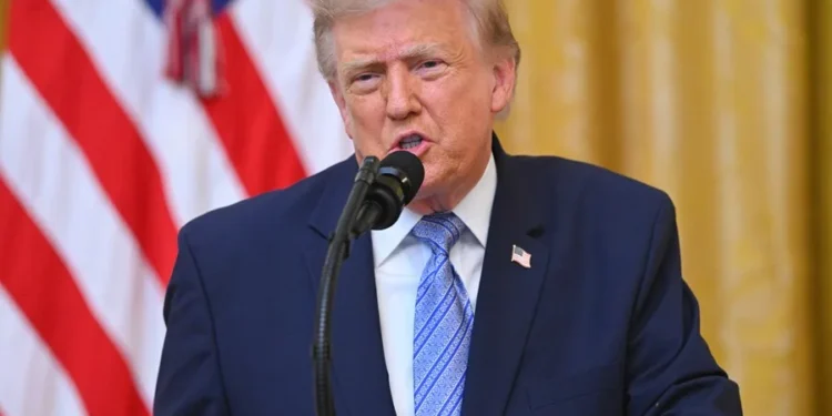 Donald Trump ordena detener los bombardeos contra Irán para negociar un acuerdo que ponga fin al conflicto