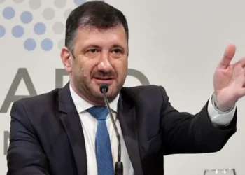 El ex senador Edgardo Kueider fue condenado a dos años de prisión en suspenso en Paraguay