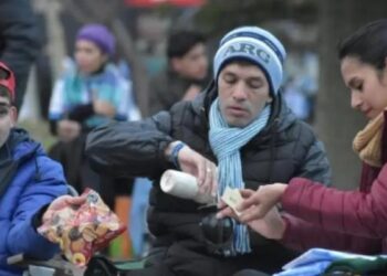 Mons. Larregain: ‘La camiseta logra silenciar las grietas que nos entristecen’