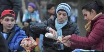 Mons. Larregain: ‘La camiseta logra silenciar las grietas que nos entristecen’