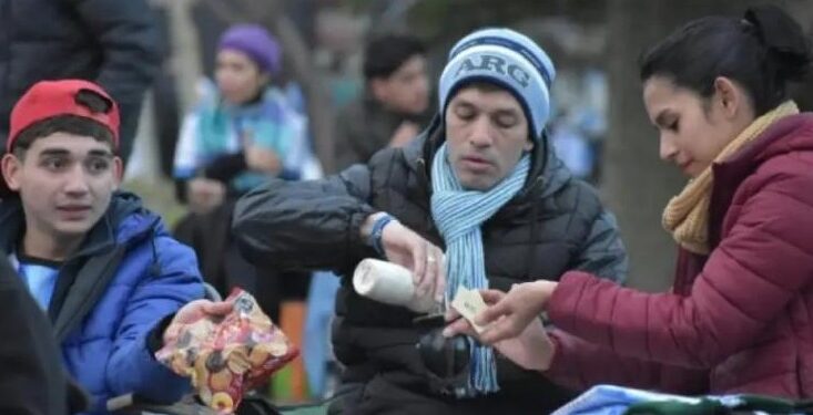 Mons. Larregain: ‘La camiseta logra silenciar las grietas que nos entristecen’