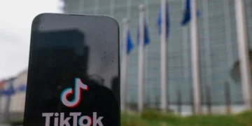 Bruselas acusa a TikTok de no proteger suficientemente a los menores