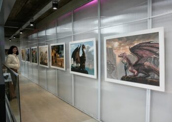 Continúa «Universo ciruelo», una exhibición Inmersiva & Fantasy Art hasta el 2 de agosto