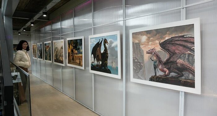 Continúa «Universo ciruelo», una exhibición Inmersiva & Fantasy Art hasta el 2 de agosto